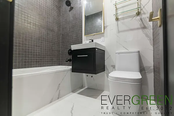 Rented by Evergreen Apartments BK | media 12