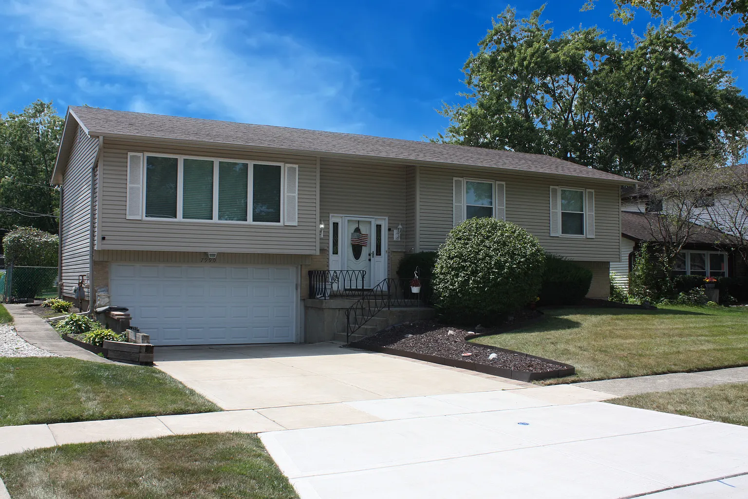 7990 Northway Dr photo 1