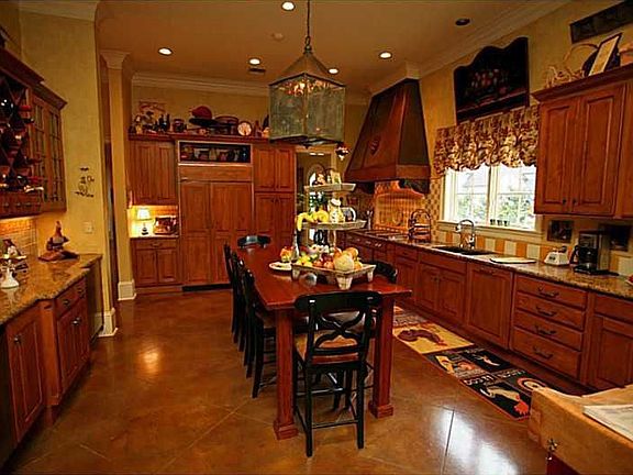 4th image of 39 Beresford Dr