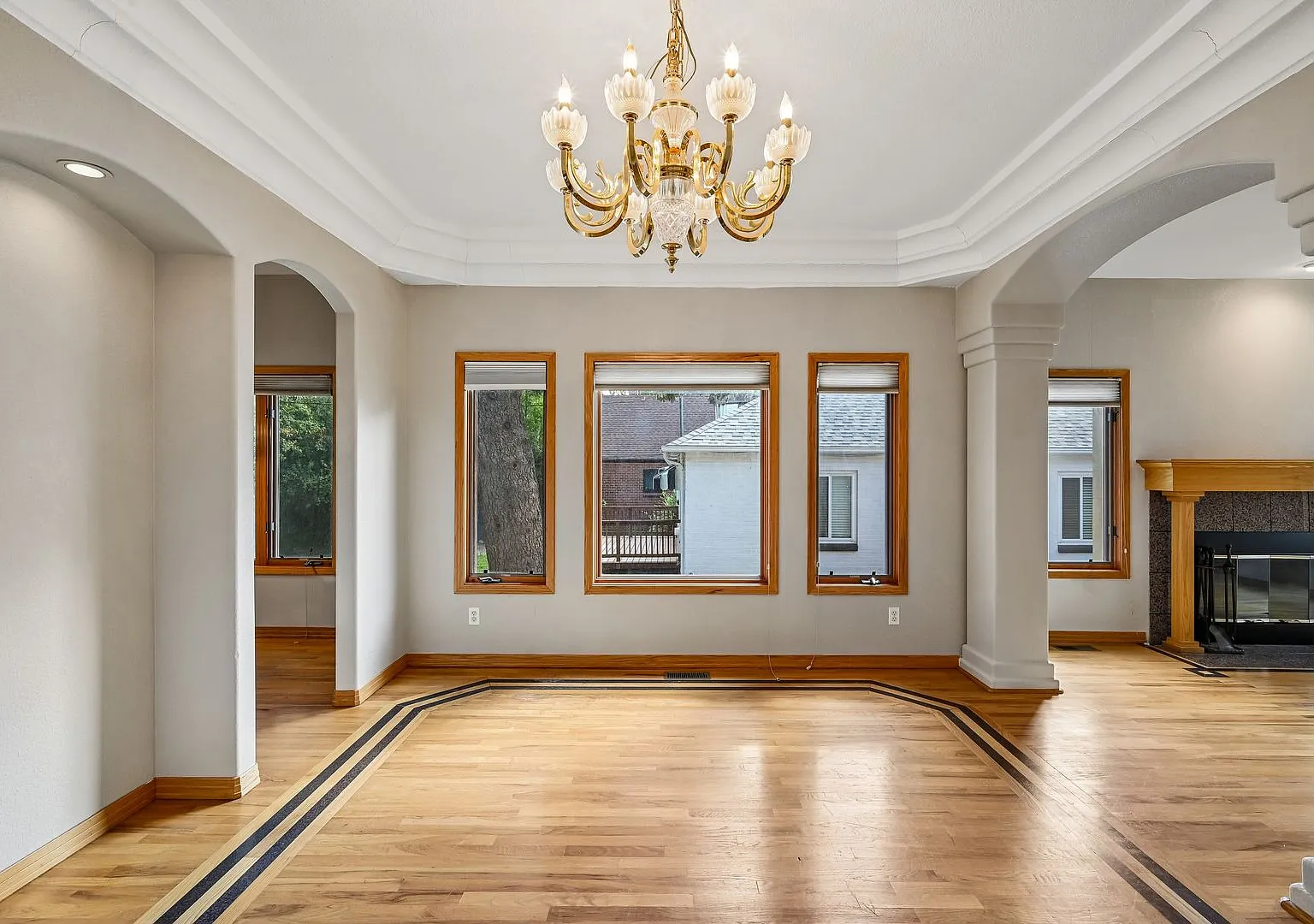 Spacious 5-Bed / 4 bath in desirable South Park Hill — Photo 4