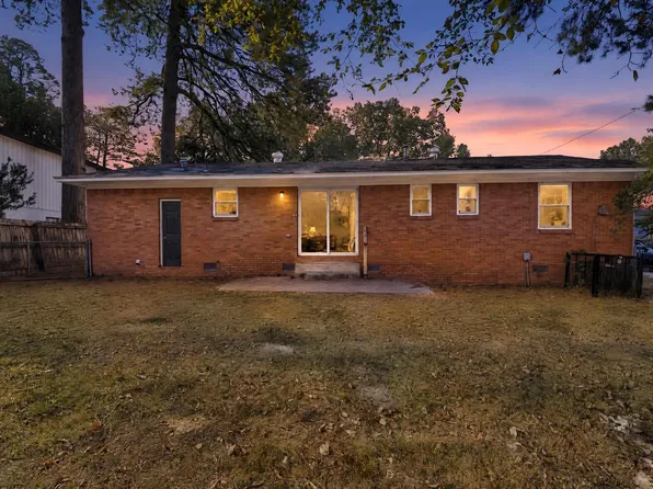 11 Regency Cir, Little Rock, AR 72209