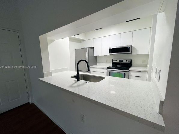 12124 Saint Andrews Pl APT 305
