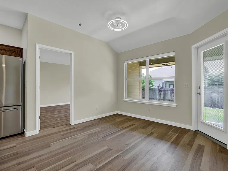 2116 Bentwood Dr — Photo 15