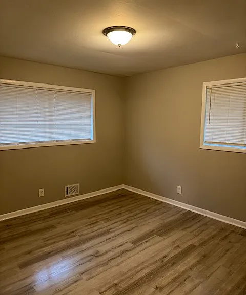 1275 E Washington Ave — Photo 8