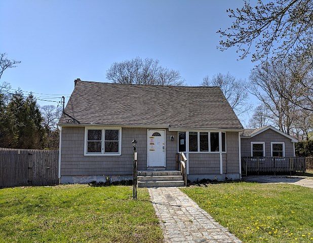 1st image of 26 Surrey Dr