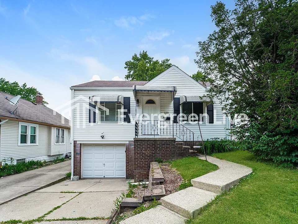 123 E Rosewood Ave