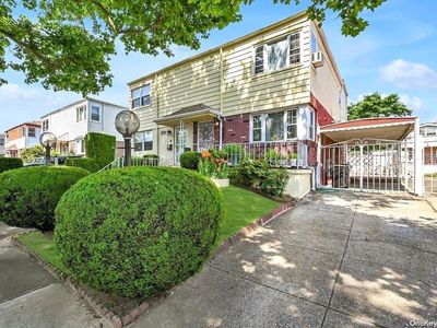67-49 211 Street, Oakland Gardens, NY, 11364