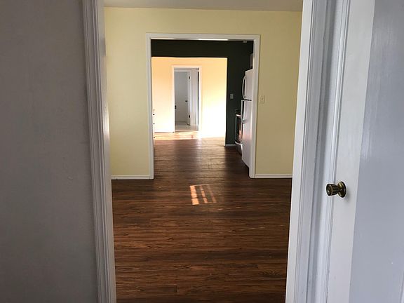 5th image of 1902 Country Club Dr