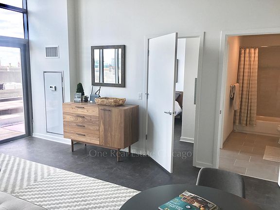 2nd image of 808 W Grand Ave #2
