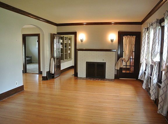 3rd image of 320 Pleasant St