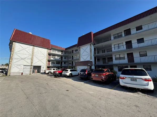 1335 W 68th St APT 309, Hialeah, FL 33014