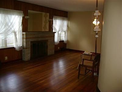 3rd image of 2028 Roosevelt Ave
