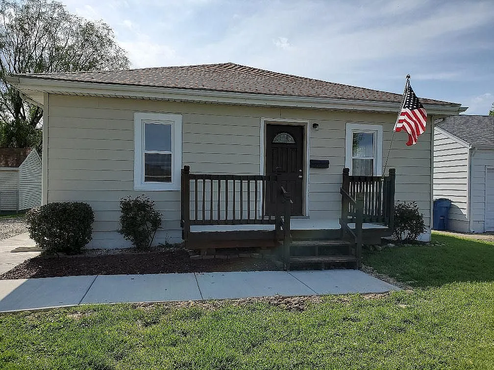 326 Lee St photo 1