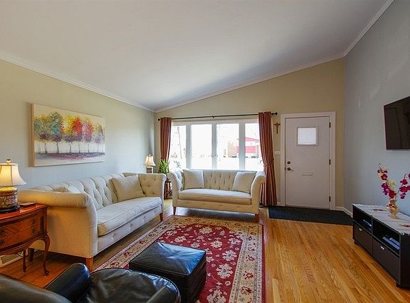 2nd image of 226 Valerie Ct