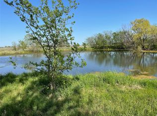 394 Emerald Glenn Ln, Pilot Point, TX 76258