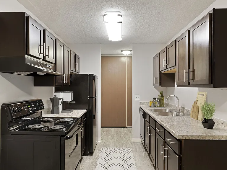 Bradley House Apartments — Photo 9