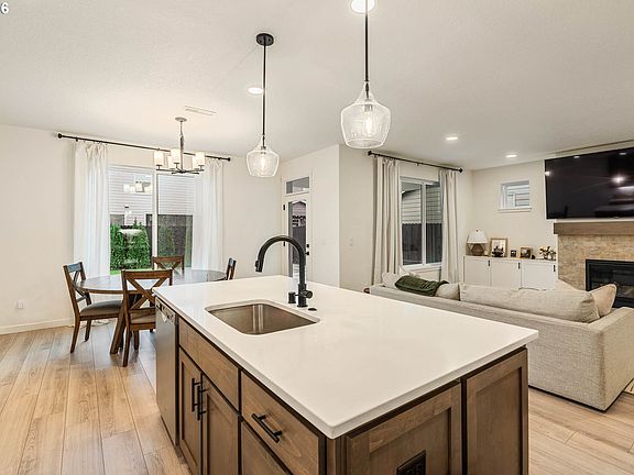 4th image of 731 SE 36th St