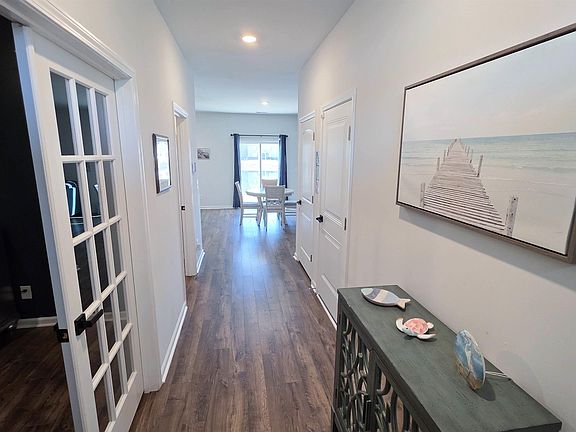 3rd image of 939 Snowberry Dr.