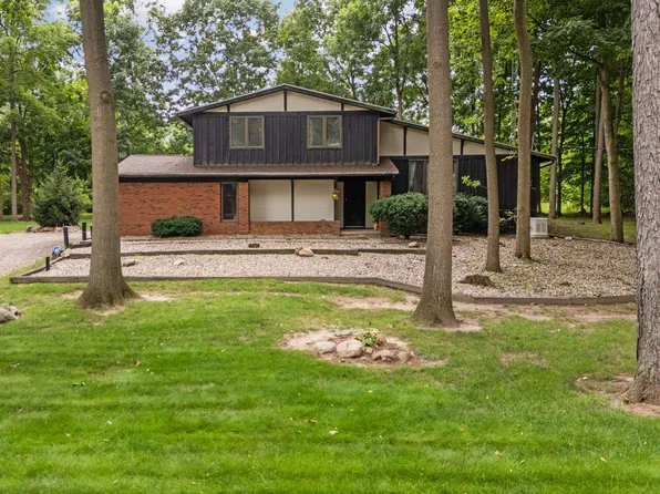 4157 Tipton Woods Dr, Adrian, MI 49221