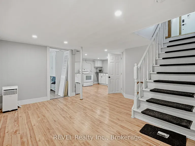 76 Chestnut St #2 — Photo 4