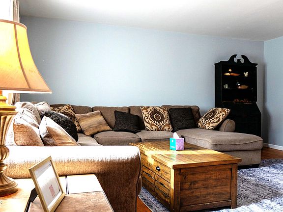 3rd image of 484 Woodhaven Boulevard SE