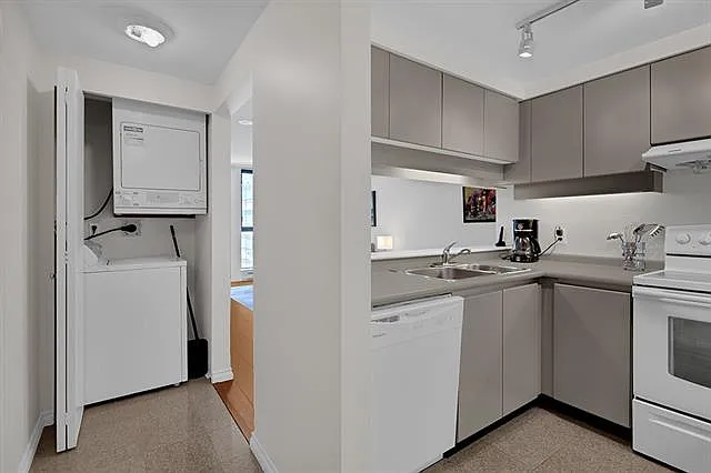 1238 Melville Street Vancouver — Photo 3