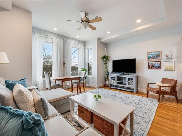 39 Chestnut St APT 2C, Stoneham, MA 02180