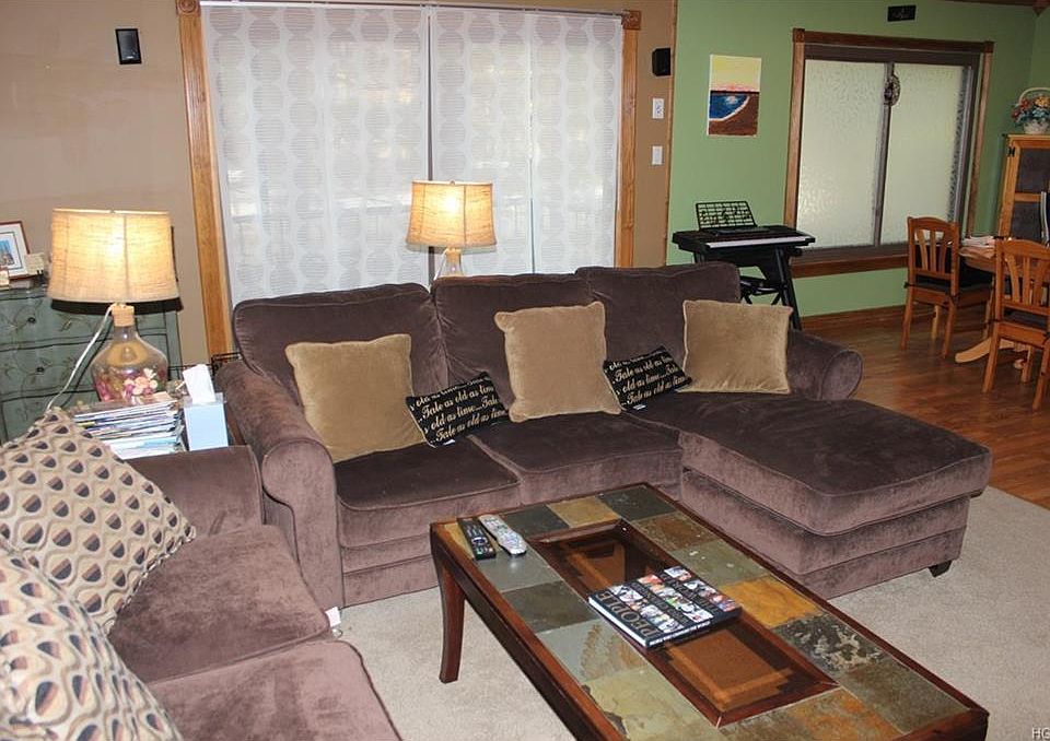 1st image of 208 Treetop Cir