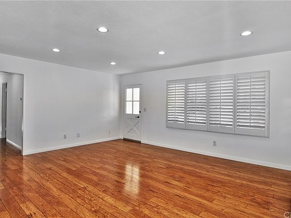 5th image of 2828 Drake Ave