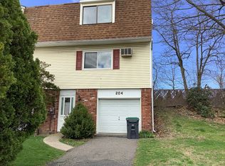 204 Chrystal Dr, Maybrook, NY 12543