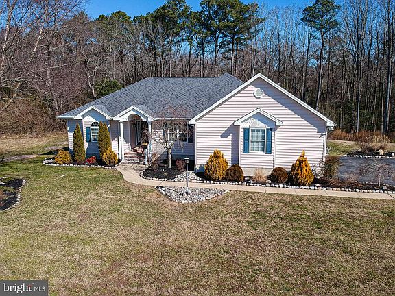 3rd image of 160 E Mill Pond Dr