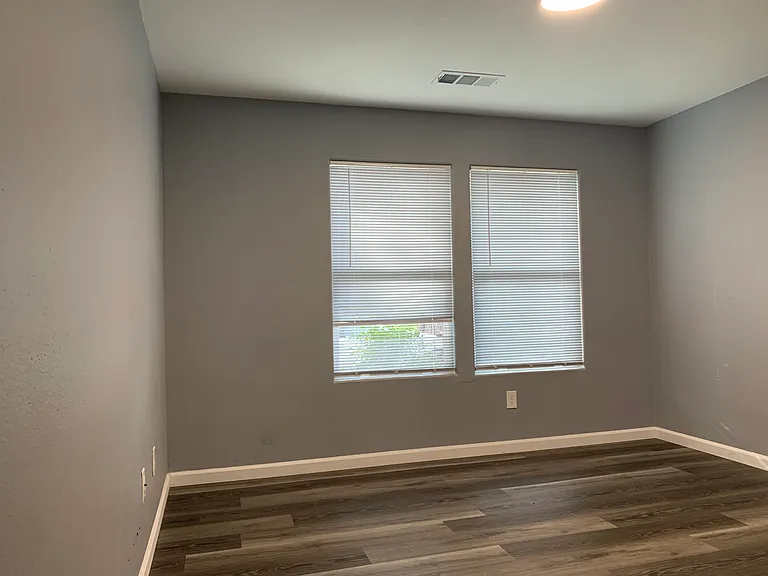 235 W South St — Photo 13