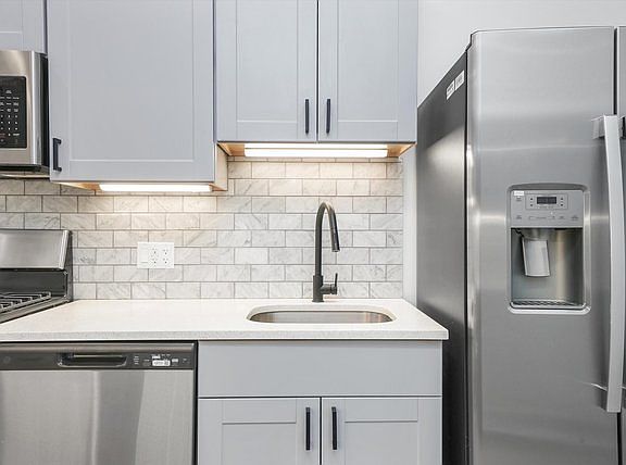 5th image of 6343 N Wayne Ave APT 3N