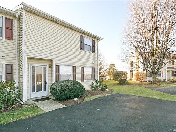 3rd image of 402 Briarwood Dr