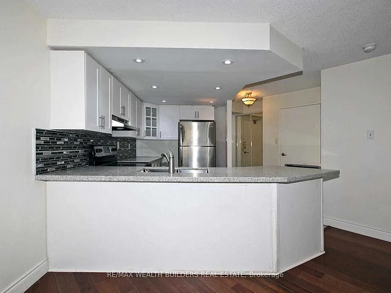 77 Maitland Pl #207 — Photo 31