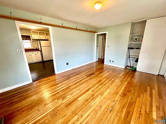 4th image of 405 Ewing St NW