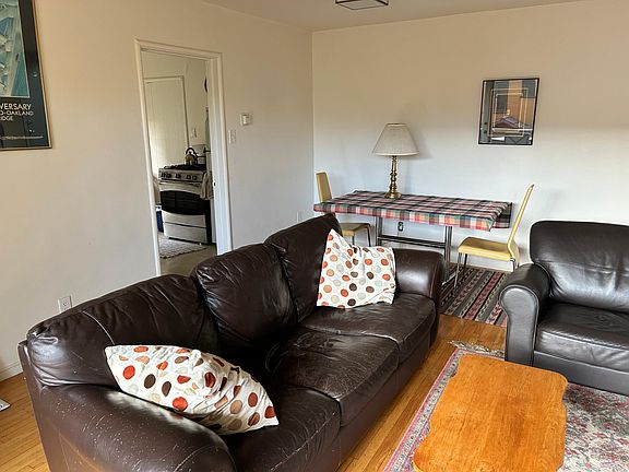 4th image of 2582 Hilgard Ave
