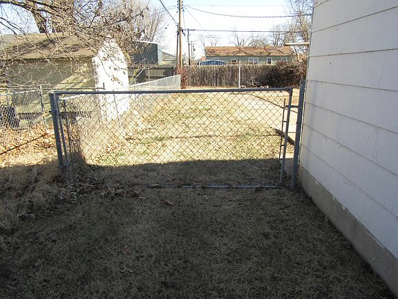 3rd image of 929 Lewis Ave