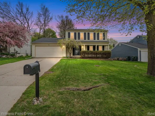 366 Whitney Dr, Rochester Hills, MI 48307
