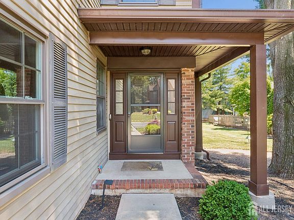 2nd image of 82 Bayberry Dr