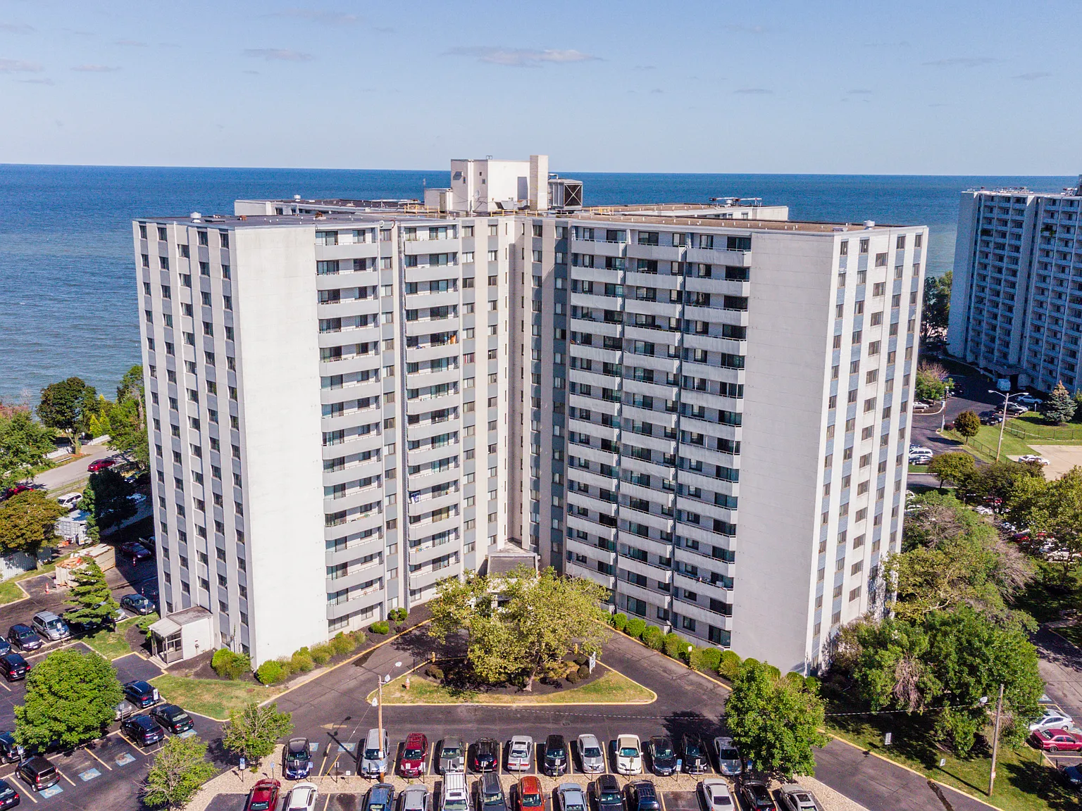 Euclid Beach Apartments — Photo 3