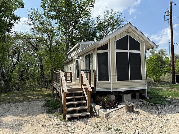 3rd image of 2915 Riverside Dr