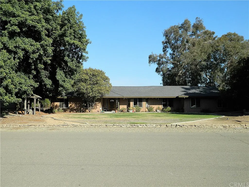 3664 N Harbor Dr photo 1