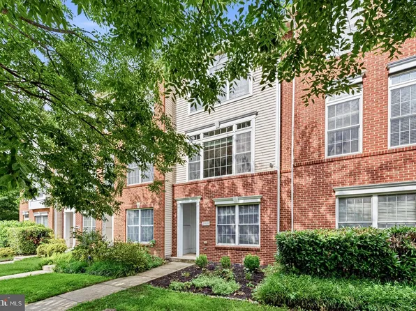 25033 Justice Dr, Chantilly, VA 20152