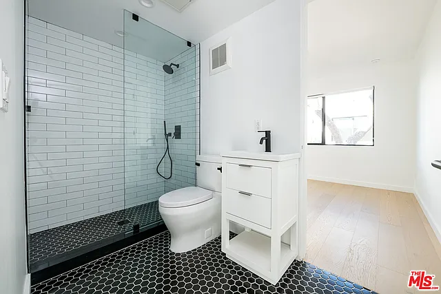 1325 Cabrillo Ave #12 — Photo 17