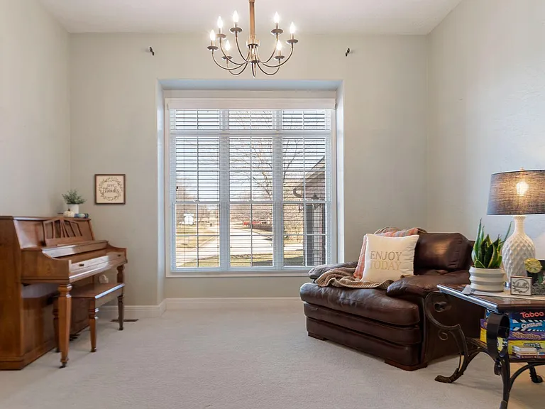 4332 E Ambrose Dr — Photo 16