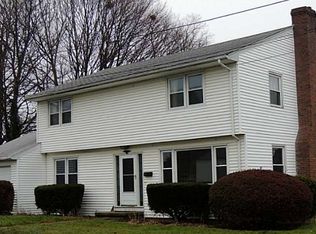 26 Hoppin Rd, Newport, RI 02840