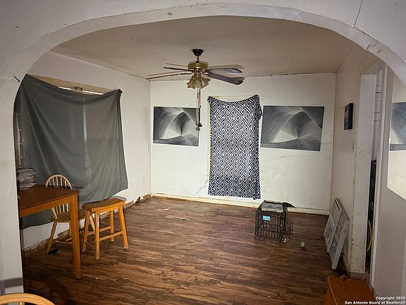 2nd image of 309 W Mariposa
