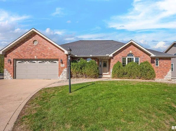 3811 W Eagle Point Dr, Peoria, IL 61615