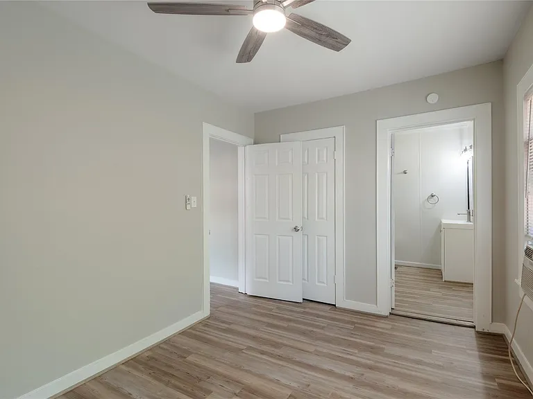 811 Sam Houston Ave #A — Photo 12